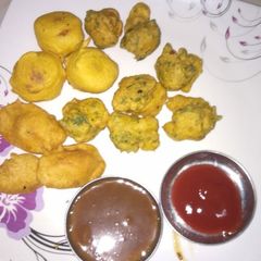 A picture of Mix Bhajiya.