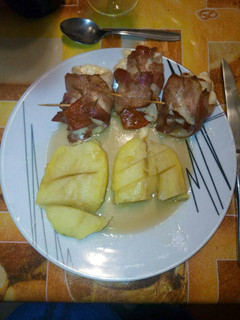 Una foto de Rollitos beicon, pollo, queso y pimiento de piquillo