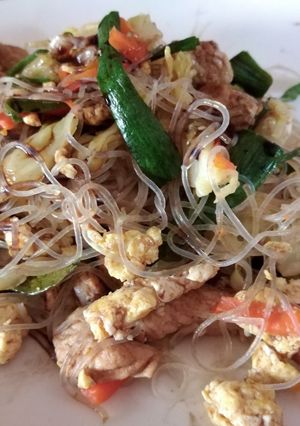 Una foto de Chow Mei Fun de pollo