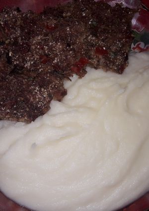 Una foto de Pan de carne con puré