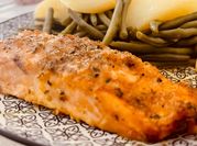 Una foto de salmón al horno