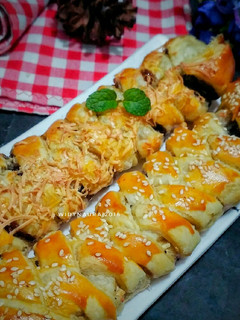 Foto resep 4.Banana chococheese strudel #kamismanis