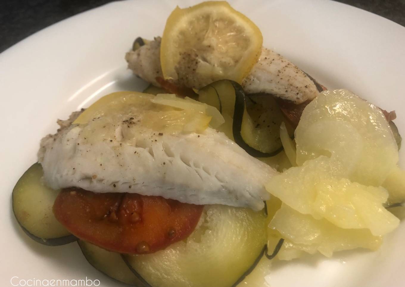 Merluza al vapor con salsa de limón