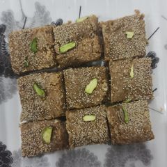 A picture of Gajak gud burfi.