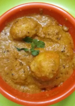 A picture of Dum Aloo.