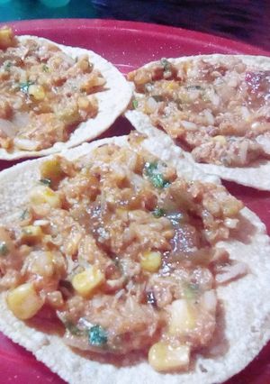 Una foto de Tostadas de tinga de atún