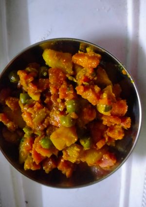 गाजर मटर आलू रेसिपी मुख्य फोटो