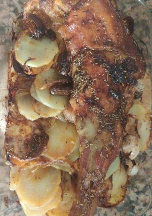 Una foto de Paleta de cordero lechal al horno