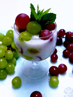 Una foto de Gelatina con uvas