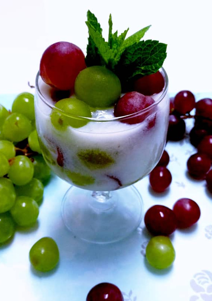 Una foto de Gelatina con uvas
