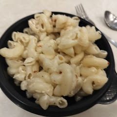 A picture of Mac N Cheese pasta.