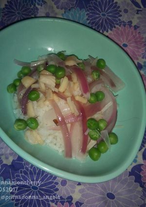 A picture of Scallop Soup with Rice.