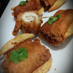 A picture of Chicken pin rolls.