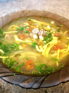 Una foto de Sopa de carne de ternera con pasta casera