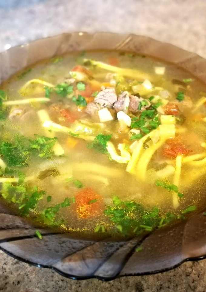 Una foto de Sopa de carne de ternera con pasta casera