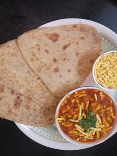 સેવ ટામેટા નું શાક(Sev Tomato Shak Recipe In Gujarati) રેસીપી મુખ્ય ફોટો