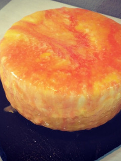 Una foto de Tarta helada de chocolate blanco, mango y piña