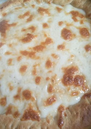 صورة لوصفة بيتزا بجبنة الموتزاريلا لذيذه وسهله 😋
