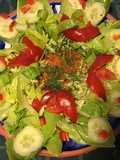 Salade composée scarole tomates concombre carottes et céleri rave