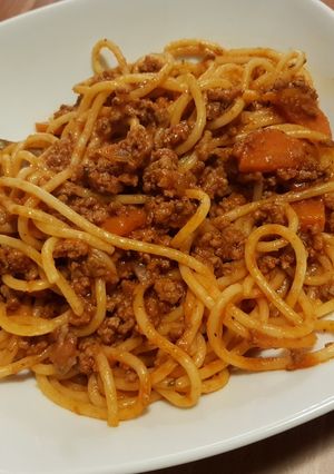 A picture of Slow cooker spaghetti Bolognese.