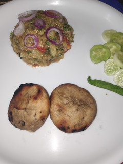 बाटी चोखा (Bati chokha recipe in Hindi) रेसिपी मुख्य फोटो