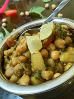 সবুজ চানা মসলা রেসিপির প্রধান ছবি
