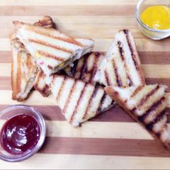 A picture of Cheese corn sandwich.