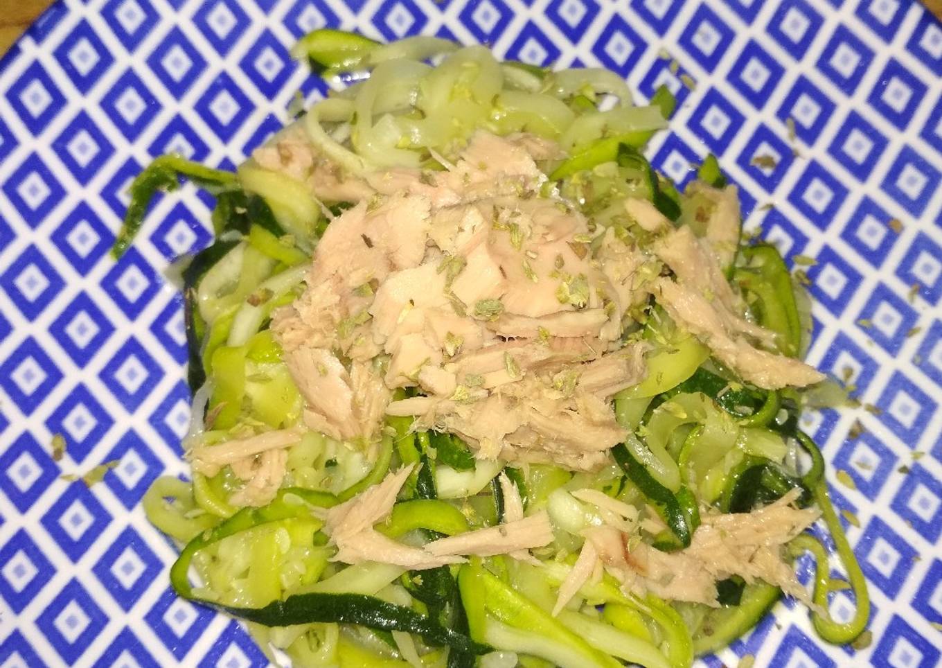 Espaguetis de calabacín con atún