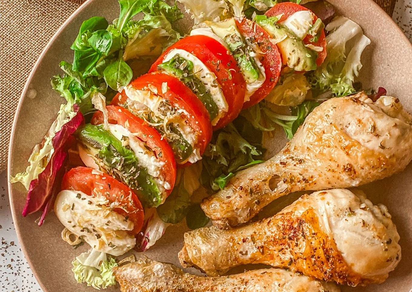 Muslos de pollo en Airfryer con ensalada