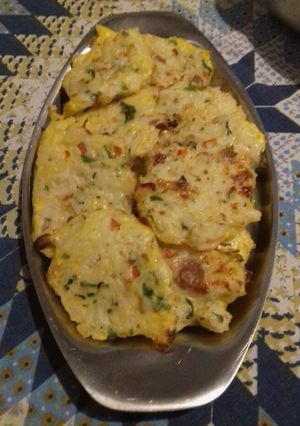 Una foto de Tortitas de arroz con salchichas