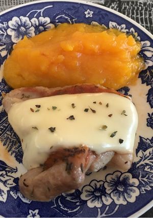 Una foto de Pollo a la napolitana con puré de calabaza. Light =)