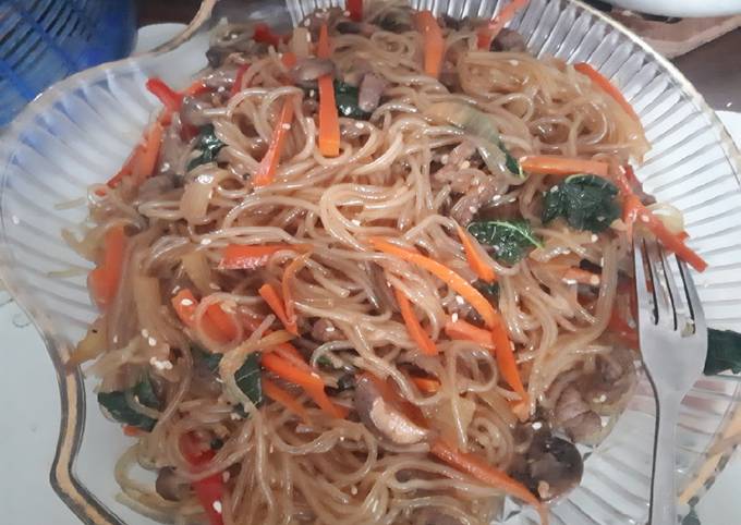 Japchae (Mie Ubi Korea)