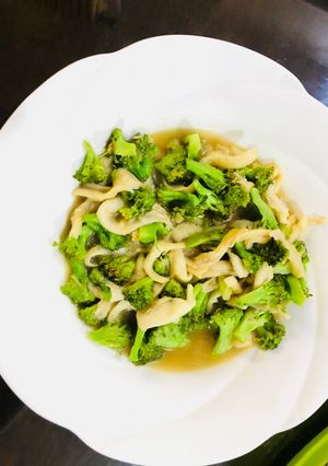 Foto resep Tumis brokoli jamur tiram (ala jepang)