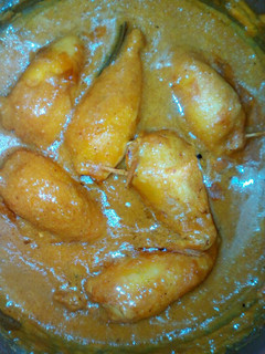 Una foto de Calamares rellenos en salsa
