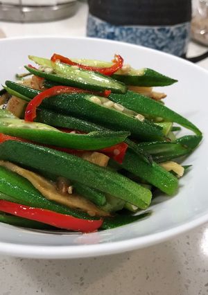 秋葵. 鱼饼 的食譜成品照片