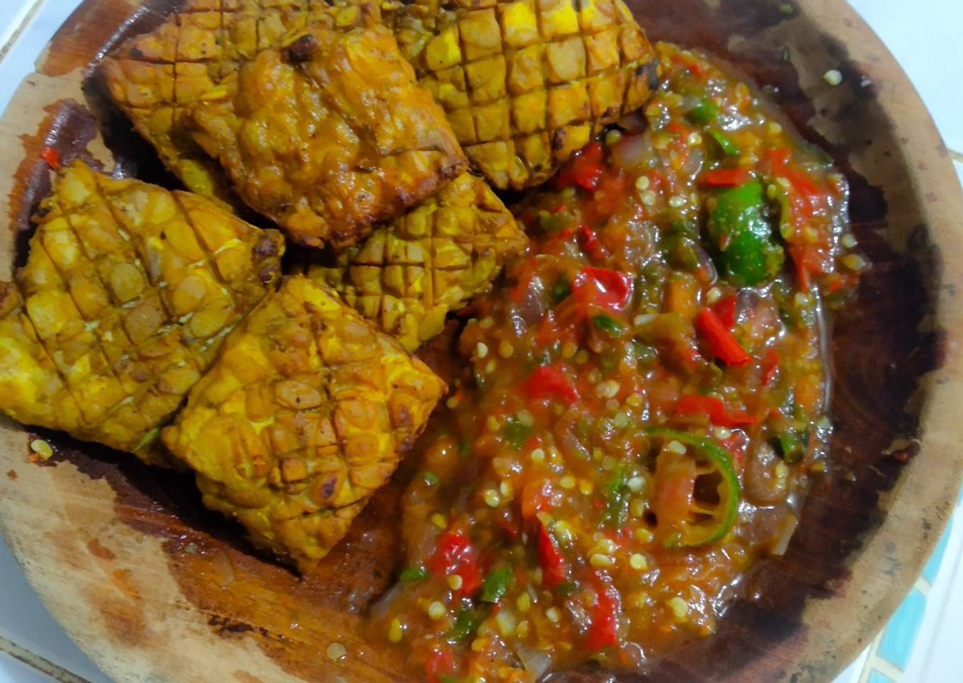 Tempe Goreng kuning dengan sambal limau
