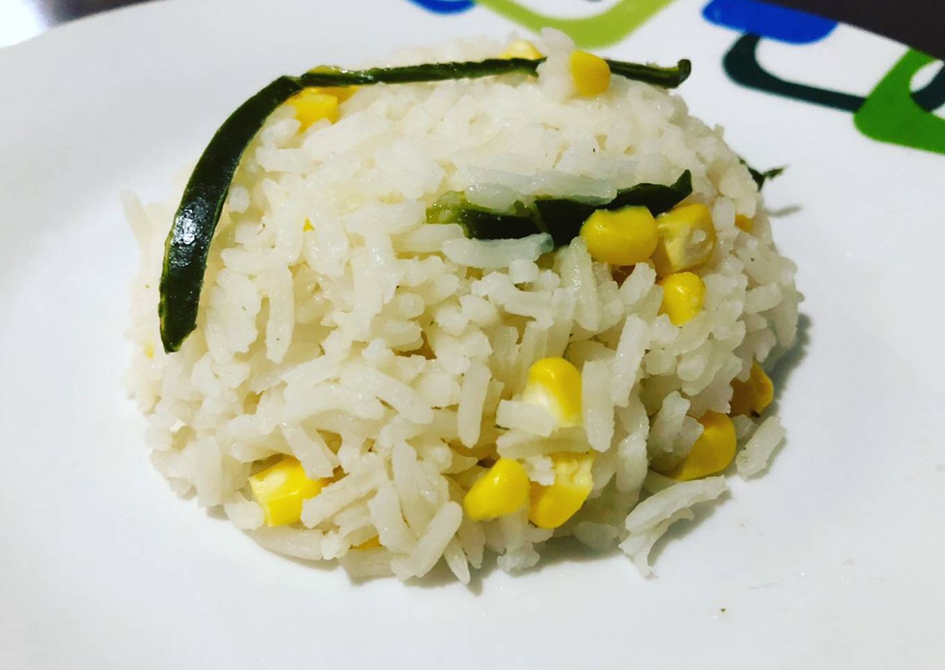 Arroz blanco con elote y chile poblano