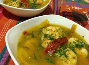 Una foto de Langostinos en su caldo y paprika