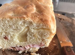 Una foto de Pan de sal con jamón dulce