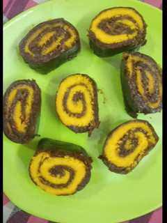 स्विस रोल (swiss roll recipe in Hindi) रेसिपी मुख्य फोटो