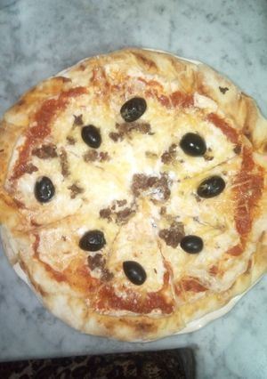 صورة لوصفة بيتزا إيطالية 🍕 ساهلة ماهلة 🍕😋