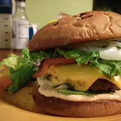 A picture of Spicy Bacon Avacado Cheeseburger.