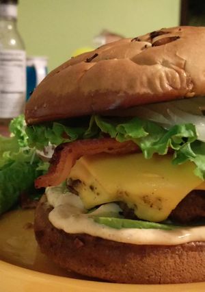 A picture of Spicy Bacon Avacado Cheeseburger.