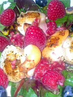 A picture of Sig's scallops and rasberry vinaigrette salad.