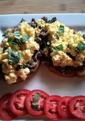 A picture of colazione sul pane.