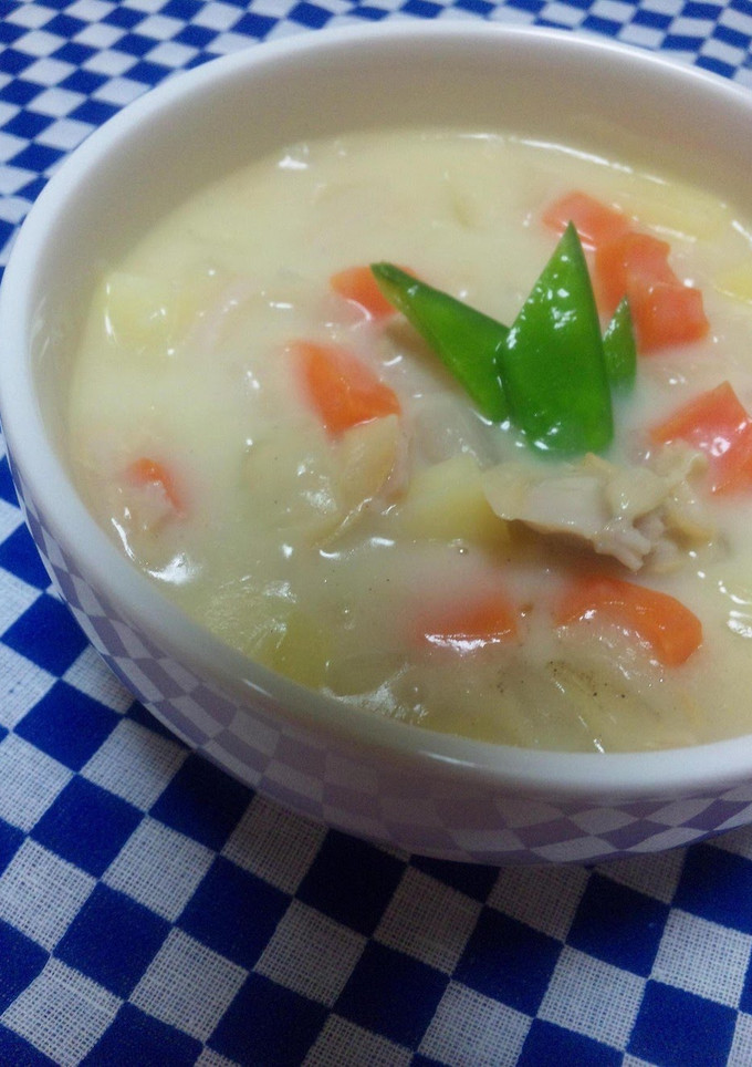 A picture of Clam Chowder with Hamaguri Clams.