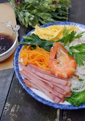 Hình của món Bún Gạo Xào Thập Cẩm.