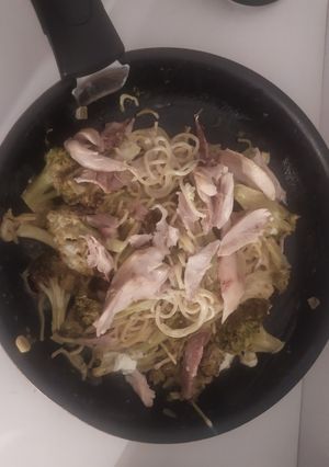 Une photo de Poulet brocoli à la crème et spaghetti