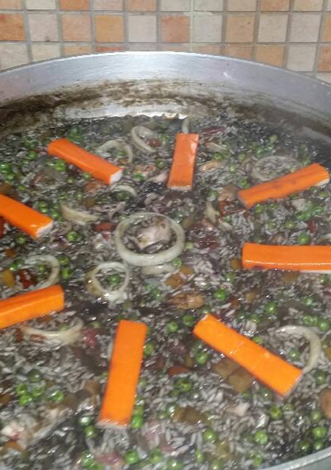 Una foto de Arroz con tinta de calamar