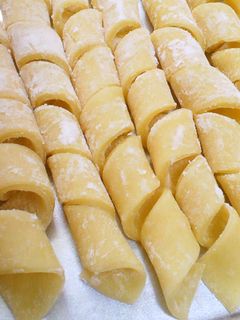 A picture of Easy Fresh Pasta No. 10 (Campana Fusilli).